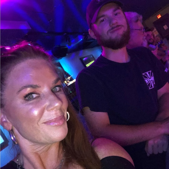 🔥MICHELLE IS LIVE!🔥..  This is my live show listing - Picture 5 of 7